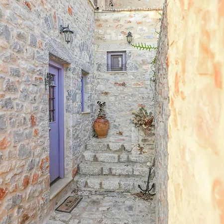 Kivotos Mani * Pírgos Dhiroú