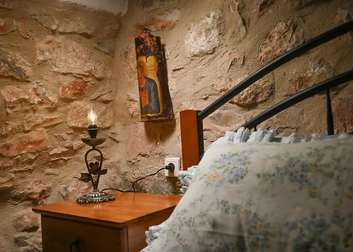 Kivotos Mani Nyaraló *